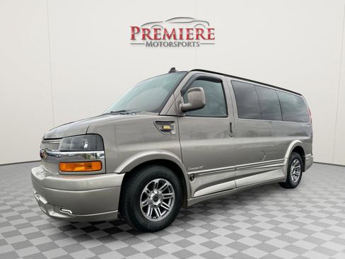 Used 2019 Chevrolet Express 2500 w/ Enhanced Convenience Package RWD image 3
