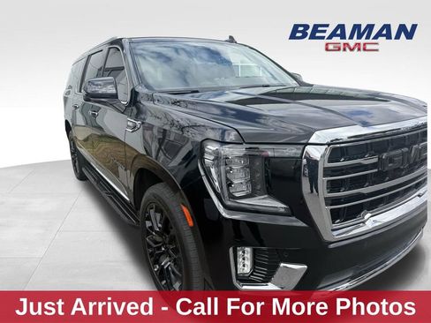 Used 2022 GMC Yukon XL SLT w/ SLT Premium Package image 1