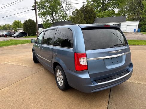 Used 2012 Chrysler Town & Country Touring FWD image 8