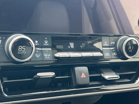 Used 2023 Toyota Highlander Bronze Edition w/ Protection Package #3 (TMS) FWD image 21