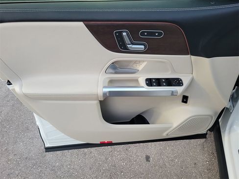 Used 2021 Mercedes-Benz GLB 250 image 16