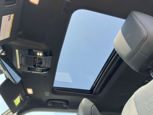 Used 2025 Lexus GX 550 AWD/4WD image 24
