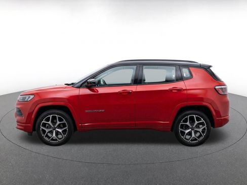 Used 2025 Jeep Compass Limited AWD/4WD image 4