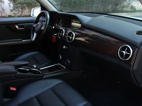 Used 2015 Mercedes-Benz GLK 350 4MATIC w/ Premium 1 Package image 27