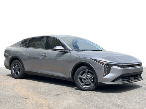 New 2026 Kia K4 LXS FWD image 2