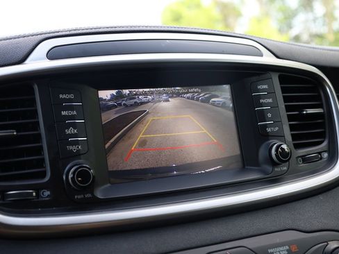 Used 2019 Kia Sorento L FWD image 14