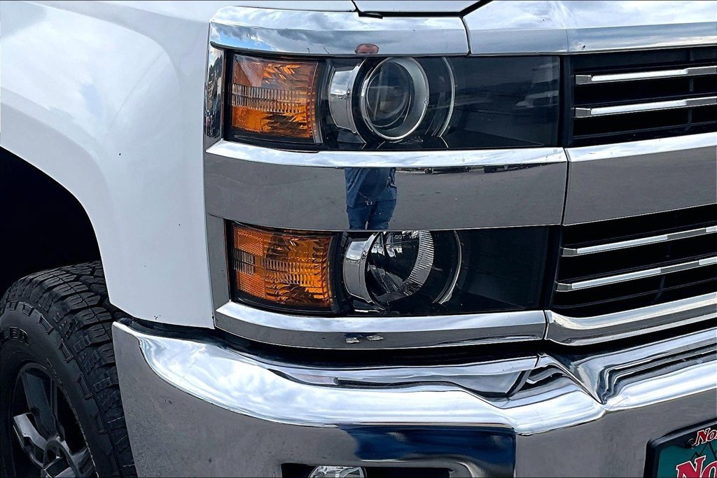 Used 2018 Chevrolet Silverado 2500 LT AWD/4WD image 30