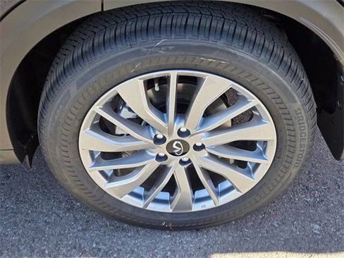 New 2025 INFINITI QX50 Luxe image 10