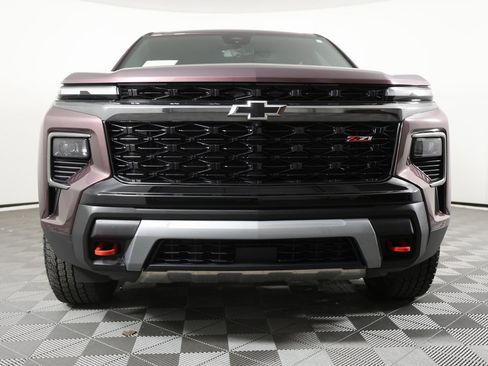 Used 2024 Chevrolet Traverse Z71 image 2