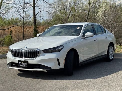 Certified 2024 BMW 530i xDrive AWD/4WD image 3
