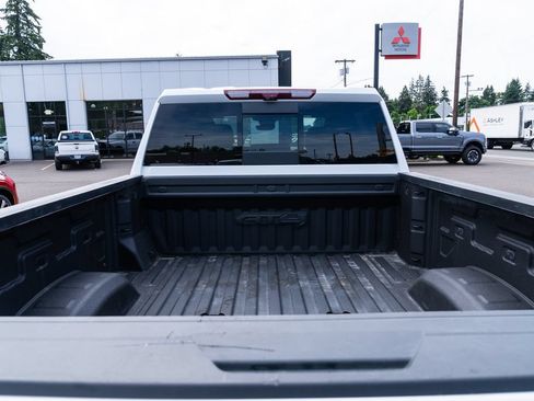 Used 2024 GMC Sierra 2500 AT4 w/ Technology Package AWD/4WD image 8