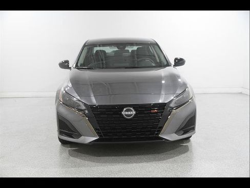 Used 2024 Nissan Altima 2.5 SR AWD/4WD image 2