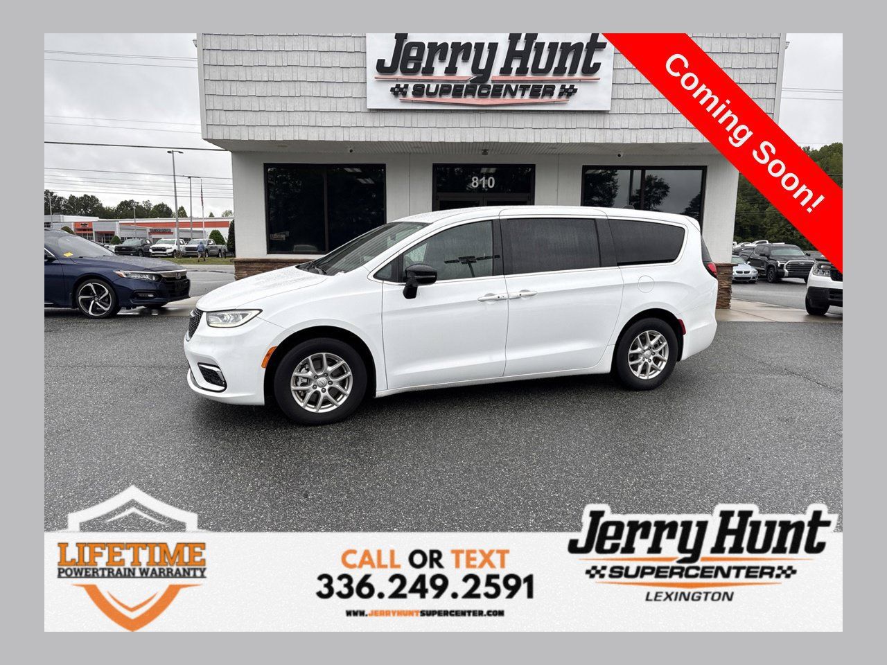Used 2025 Chrysler Pacifica Select FWD image 1