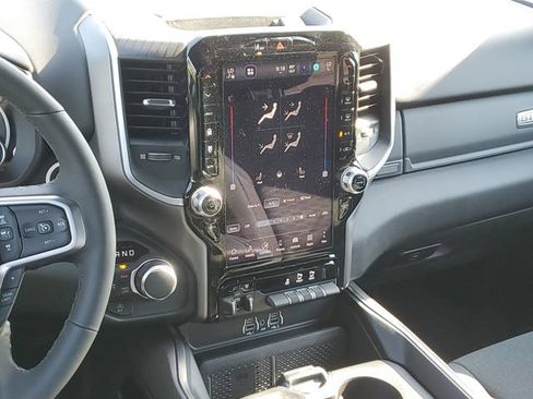 New 2026 RAM 1500 4x4 Crew Cab image 17