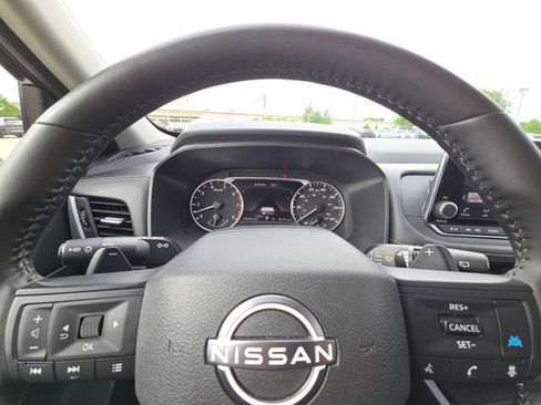 Used 2025 Nissan Rogue SV FWD image 25