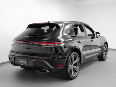 Certified 2025 Porsche Macan image 12