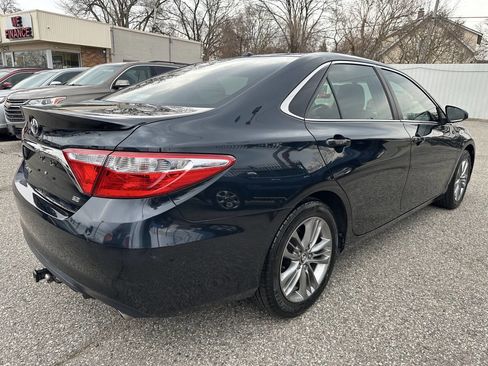 Used 2016 Toyota Camry SE w/ Moonroof Package image 7