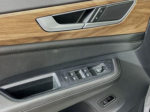 Used 2025 Volkswagen Atlas SE image 15