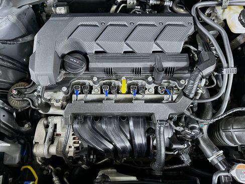 Used 2025 Hyundai Venue SEL image 32