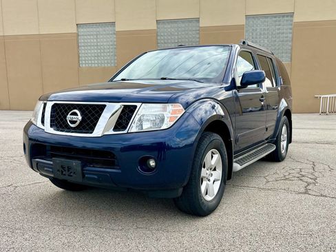 Used 2010 Nissan Pathfinder SE image 9