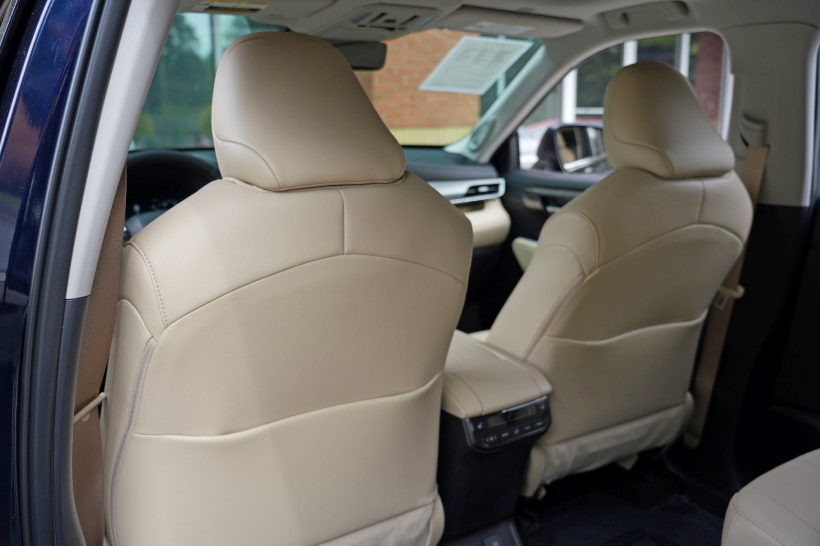 Used 2024 Toyota Highlander Platinum FWD image 38