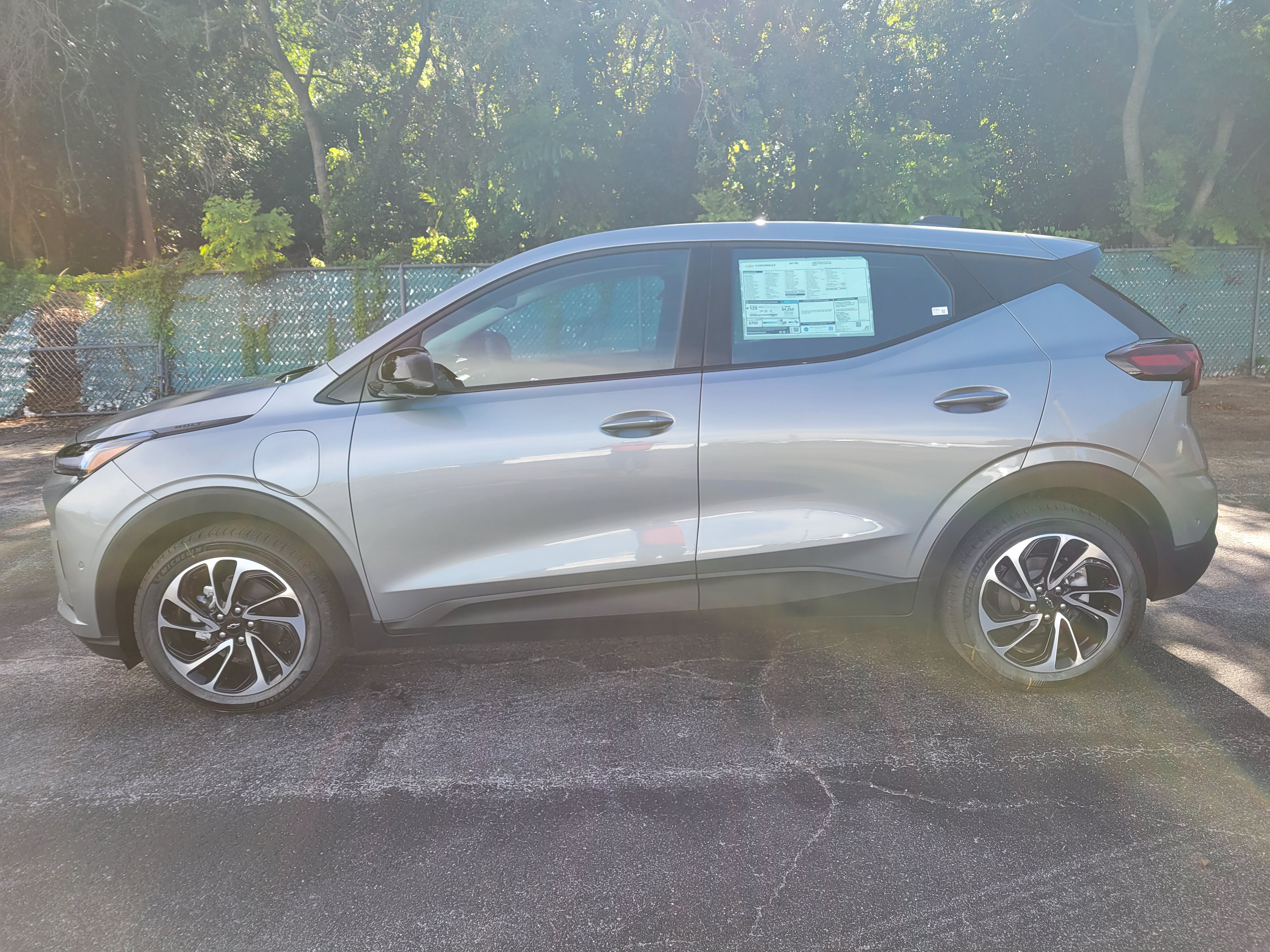 New 2027 Chevrolet Bolt LT w/ Super Cruise Package FWD image 10