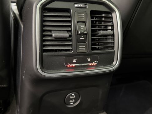 Certified 2026 Porsche Macan AWD/4WD image 22