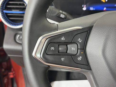 Used 2024 Chevrolet Trax LT w/ LT Convenience Package FWD image 28