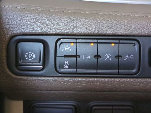 Used 2021 GMC Yukon XL Denali w/ Denali Premium Package image 31