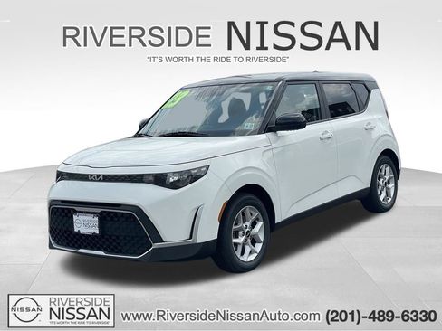Used 2023 Kia Soul S FWD image 1