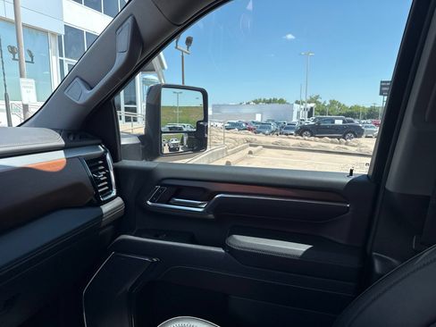 Used 2024 GMC Sierra 2500 Denali w/ Denali Reserve Package AWD/4WD image 33