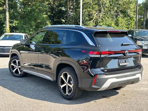 New 2025 Volkswagen Tiguan SE image 8