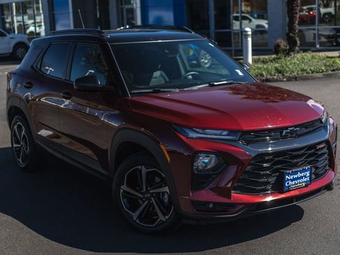 Used 2023 Chevrolet TrailBlazer RS w/ Technology Package image 2