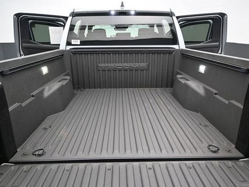Used 2025 Toyota Tacoma TRD Off-Road image 13