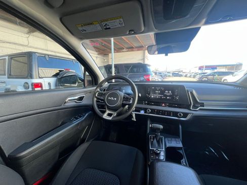 Used 2025 Kia Sportage LX image 34