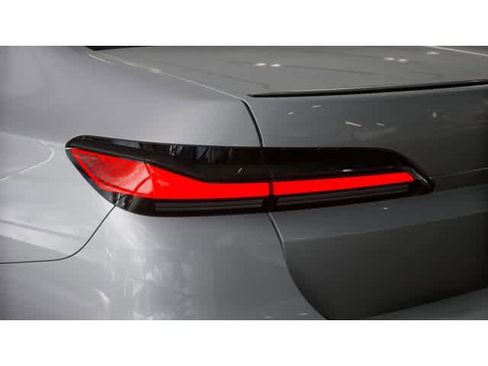 New 2025 BMW 740i w/ Executive Package image 8