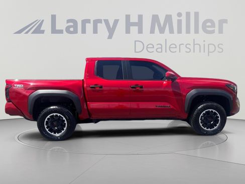 Used 2024 Toyota Tacoma TRD Off-Road AWD/4WD image 7