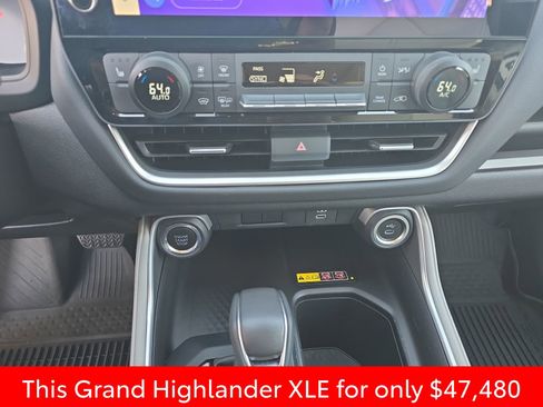Used 2025 Toyota Grand Highlander AWD image 34