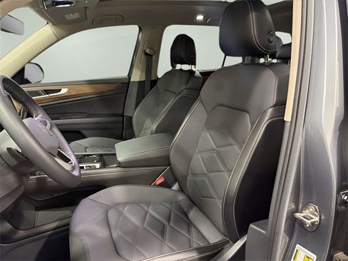 Used 2024 Volkswagen Atlas SE w/ Panoramic Sunroof Package image 11