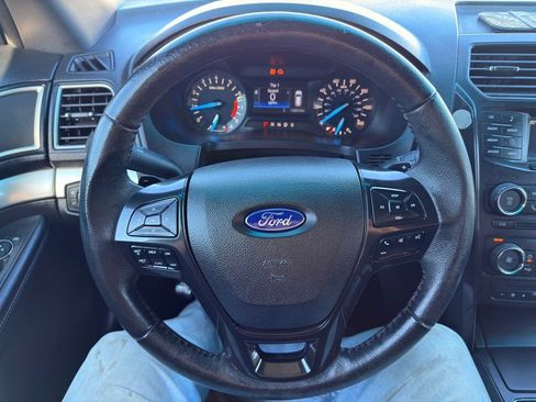 Used 2017 Ford Explorer XLT FWD image 32