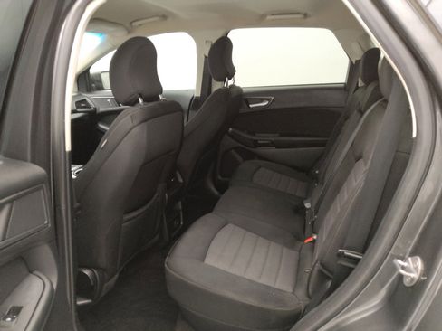 Used 2018 Ford Edge SE FWD image 18