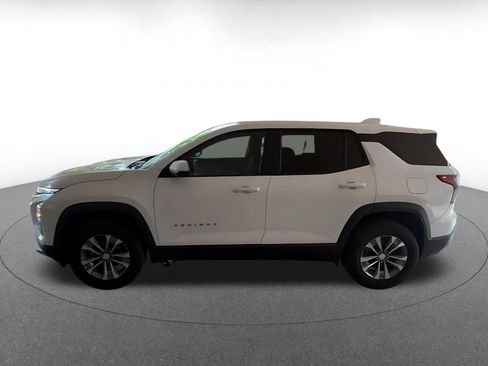 Used 2025 Chevrolet Equinox LT FWD image 9
