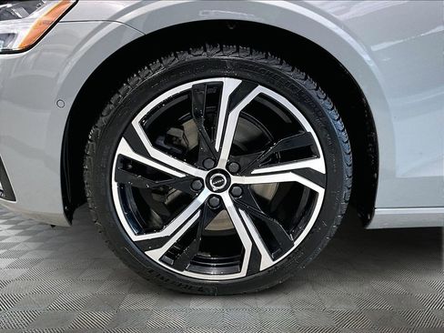 Used 2024 Volvo S60 B5 Ultimate w/ Climate Package image 29
