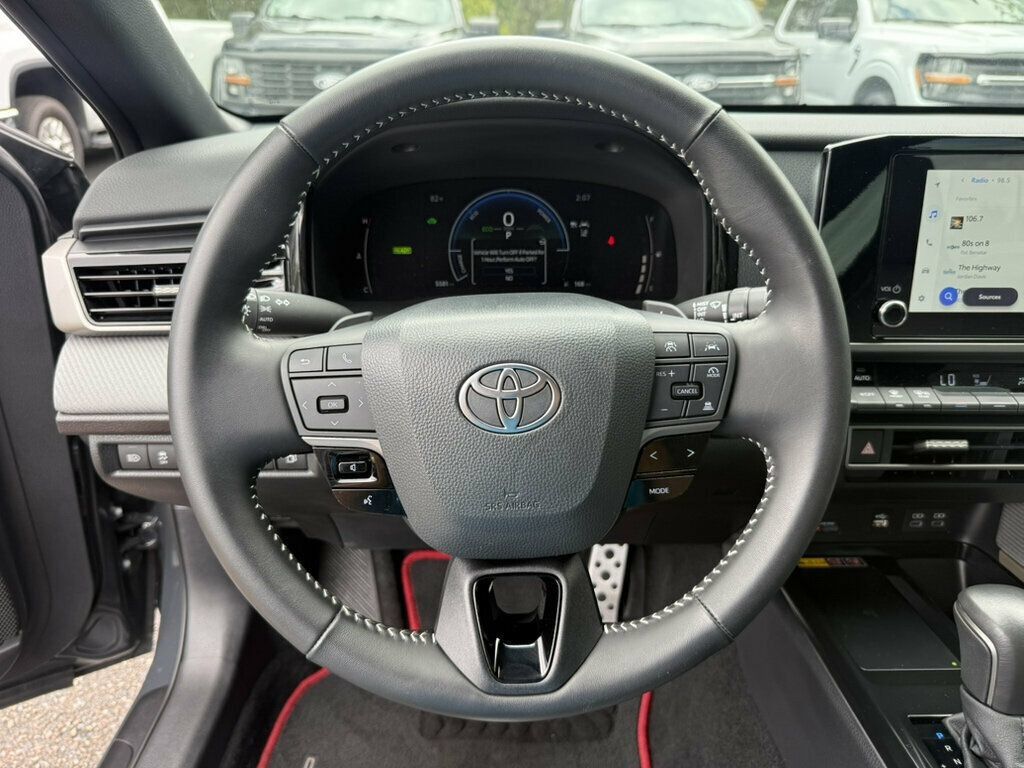 Used 2026 Toyota Camry SE FWD image 5