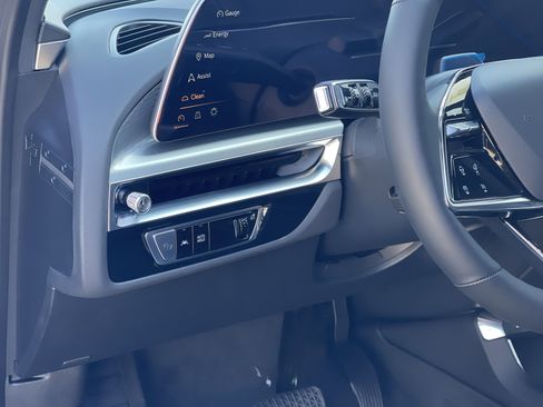 New 2025 Cadillac Lyriq Luxury image 6