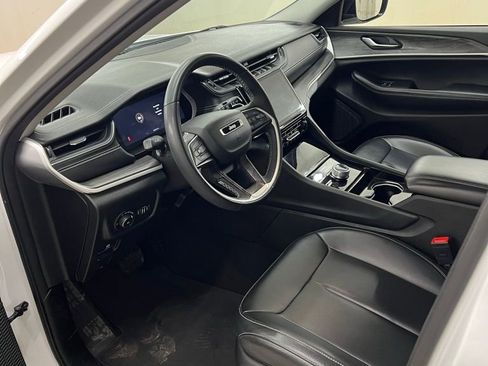 Used 2023 Jeep Grand Cherokee L Limited AWD/4WD image 5