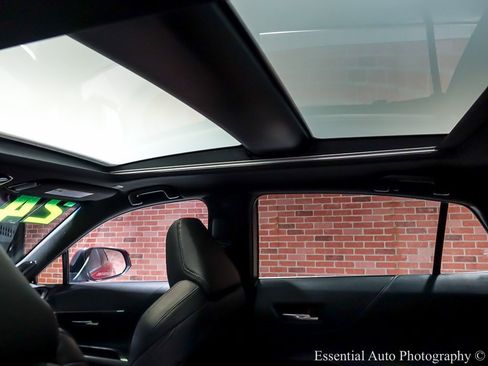 Used 2024 Toyota Venza Limited image 17