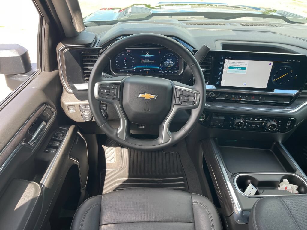 Used 2024 Chevrolet Silverado 3500 LTZ w/ LTZ Convenience Package AWD/4WD image 2