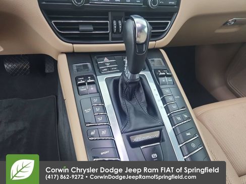 Used 2020 Porsche Macan AWD/4WD image 27