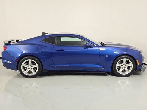 Used 2020 Chevrolet Camaro LT image 6